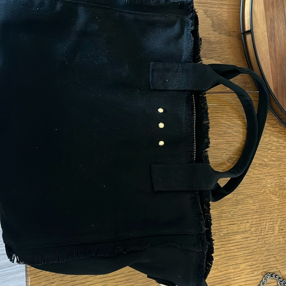 Black cloth bag to use for work or everyday. Had a touch of gold